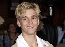 Aaron Carter đối mặt với rất nhiều chấn thương từ sau cái chết của cha và  chị gái