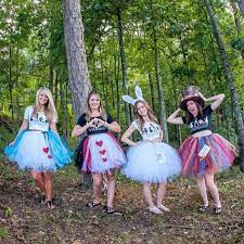Una entrada que tenía ganas de hacer desde que vi la película, es sobre alicia en el país de las maravillas. Alicia En El Pais De Las Maravillas Adulto Tutu Con Rush 1 Disfraces Para Halloween Amigas Disfraces Con Tutu Disfraces Para Chicas