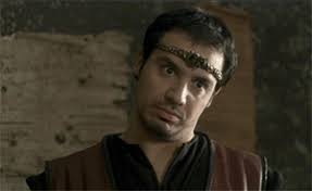 Du célèbre roi arthur au modeste seigneur jacca. Kaamelott Le Film Alexandre Astier Devoile La Date De Sortie Au Cinema