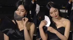 뉴토끼 ( 바로가기 링크) 웹툰이 장르별로 분류돼 있어 골라보기 편리합니다. 290ë§Œ ëª… ì´ ë³¸ ë°±ìƒ ê¹€ì†Œì—° ì˜ìƒ ë§ˆìŠ¤í¬ ë²—ì—ˆì„ ë¿ì¸ë° ë„¤ì´íŠ¸ë‰´ìŠ¤