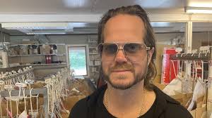 Martin tog över Malungs sista skinnfabrik