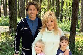 Поговаривают, что отношения в главной паре страны далеко не гладкие. Maksim Galkin I Alla Pugacheva Podelilis Novym Semejnym Snimkom S Otdyha V Yurmale Spletnik