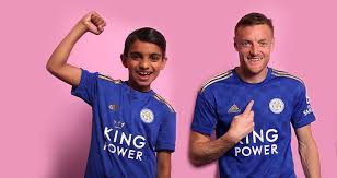 The leicester city away kit 2019 is dominated by pink with three stripes on shoulders and logos printed in black. Leicester City 2019 20 Adidas Home Kit Football Fashion