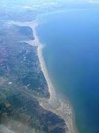 The central parts experience semidiurnal tides (two highs and two lows per day), which facilitates the movement of ships at southampton. English Channel Wikipedia
