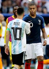 Bienvenidos a la cuenta oficial de instagram de leo messi / welcome to the official leo messi instagram account themessistore.com. Kylian Mbappe Of France Consoles Lionel Messi Of Argentina At The End Of The Match Lionel Messi Messi French Football Players