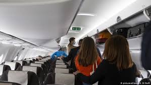 La nueva cepa está haciendo estragos en plena campaña navideña y el país ha roto hoy el récord absoluto de nuevos casos diarios con 41.385 la consejería de salud y familias de la junta de andalucía ha confirmado los cinco primeros casos de coronavirus de la nueva variante británica en. Nueva Cepa Del Covid 19 Hace Saltar Las Alarmas En America El Mundo Dw 21 12 2020