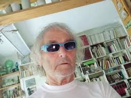 Antonio Capuano: «Mare fuori? Tutti troppo belli, strizza l'occhio alla  moda. Sorrentino era così timido la prima volta sul set»