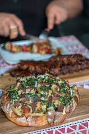 Zupfbrot Mit Kase Und Krauterbutter Zum Grillen Zupfbrot Zupfbrot Rezept Brot Mit Kase