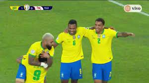 La transmisión del partido enfocó a paolo guerrero, capitán de la selección peruana, tras el gol de brasil. Gol Alex Sandro Peru Vs Brasil Alex Sandro Aparecio Dentro Del Area Para Convertir El 1 0 En El Peru Vs Brasil Video Deporte Total El Comercio Peru