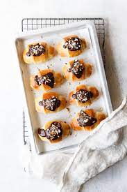 Skagenshorn Opskrift Pa Laekre Horn Med Marcipan Remonce Opskrift Mad Ideer Food Cakes Julebagning