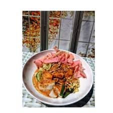 Resep lontong medan dilengkapi dengan sambal ikan teri medan, taucho kacang panjang, mie goreng medan, dan telur balado disajikan dengan menurut saya perbedaan lontong medan dengan lontong lainnya adalah dari variasi isiannya. Lontong Pical Padang Shopee Indonesia