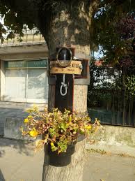 Ormai a pochi chilometri dalla città, vengono attaccati dai tedeschi. Lapidi A 9 Partigiani Impiccati In Viale Venezia A Bassano Del Grappa Pietre Della Memoria