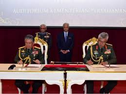 Panglima tentera darat (ptd), jeneral tan sri datuk zamrose bin mohd zain, turut sama mengiringi kdymm tuanku sultan kedah, bagi menyempurnakan acara tersebut. Zamrose Dilantik Panglima Tentera Darat Baharu