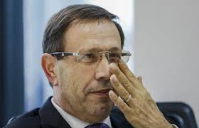 Apesar do nome, Carlos Wizard é acionista da concorrente Wise Up