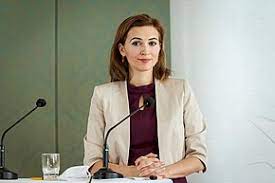 Alma zadić se rovněž podílí na revizi zákona o zákazu, pokud jde o antisemitské myšlenky oznámené v srpnu 2020 , přičemž právní revize tohoto zákona by měla být odstraněna, jako je trestný čin. Alma Zadic Wikipedia