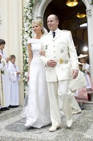 La belle enchaine les apparitions publiques et se met un point d'honneur à accompagner son mari albert lors de ses grands rend. Charlene Et Albert De Monaco