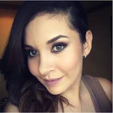 Yessi Flores (@yessifg)