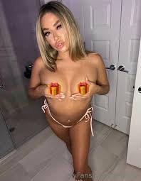 Breeflaa flaunts her curves in lingerie.