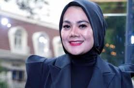 Pilihan sarita ini tentu bukan hal mudah. Habiskan Waktu Dengan Lelaki Sarita Abdul Mukti Punya Kekasih Baru Matamata Com