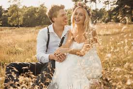 Maybe you would like to learn more about one of these? Sommerhochzeit Heide Brautkleid Brautmode Hochzeitsblume Foto Jacky Eitzert Vintage Boho Flowercrown Fleuriscoeur 15 Hochzeitsblume