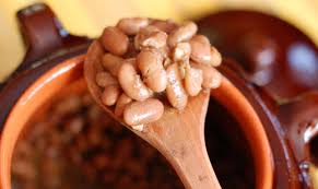 Classico piatto della cucina tradizionale, ma non per questo poco gustoso, i fagioli secchi rappresentano un alimento imprescindibile per tutti coloro che desiderano seguire un regime alimentare salutare. Ecco Come Cucinare I Legumi Secchi Per Conservare Le Loro Proprieta
