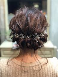 2021年 結婚式お呼ばれ髪型決定版 ボブからロングまで人気ヘアアレンジをご紹介 みんなのウェディングニュース 結婚式 お呼ばれ 髪型 ヘアセット ロング ヘアアレンジ ロング 結婚式