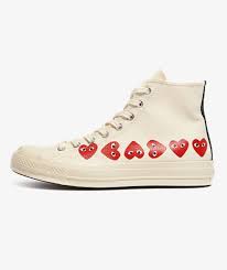 コム・デ・ギャルソン comme des garçons's clothes often had the destroyed look. Achetez Comme Des Garcons Play Play Converse Chuck Taylor Hi 162972c