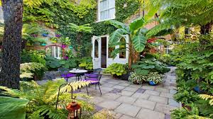 10 Small Courtyard Garden Ideas Simphome Small Courtyard Gardens Courtyard Gardens Design Courtyard Landscaping