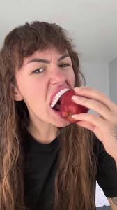 #CapCut Dentures are cool but also the worst! Heres how to make them a bit  better if you ever get them! #dentures #teeth #thebentist  @iamtoothlessandruthless 🎥