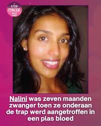 Nalini was 7 maanden zwanger toen ze werd aangetroffen in een plas bloed.  “Mijn kind lag gewoon hulpeloos onderaan de trap, ik kan dat niet  verwerken. Sindsdien is ons leven een hel.