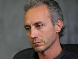 Per il suo tweet in cui svergogna marco travaglio che istiga giuseppe conte a fare incetta di parlamentari. La Replica Agli Insulti Di Travaglio Micheledisalvo Com