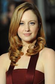 Elle est diplômée de l'académie royale d'art dramatique en 2005. Grattis Pa Fodelsedagen 20 November Andrea Riseborough Andrea Riseborough Ar En Skadespelare Hon Foddes I Whitley B Andrea Girl Movies Beautiful Girl Image