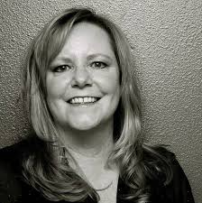 Kendra Bassett's Instagram, Twitter & Facebook