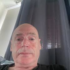 Hi did anyone know where I can contact Paul Rudolph just a fan .