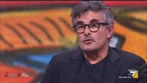 The film is a cinematographic adaptation of the 2010 american television series the booth at the end created by christopher kubasik. Il Regista Paolo Genovese Ci Racconta Chi Sono I Supereroi Di Oggi