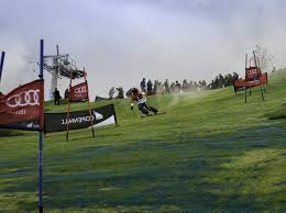 Quando ho visto la pista da sci nel centro commerciale del mall , non credevo fosse vero, fuori 30 gradi e dentro sciavano senza problemi , con gli impianti di risalita , spettacolare. Termovalorizzatore Kristian Ghedina Inaugura La Pista Da Sci Corriere It