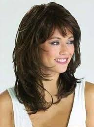 Pony für ein rundes gesicht dieses chaotisch schulter länge geschnitten wirkt erfrischend für alle, die eine geringe wartungsfreundlichkeit frisur. Lovely Hairstyles For 50 Year Old Woman Newhairstylegallery Com Halblange Haare Mit Pony Haar Pony Haarschnitt