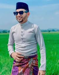 Lagi koleksi butang baju melayu terbaru & unik butang baju melayu cat eyes harga:rm 18 harga dua set:rm 32 *jika anda berminat untuk kini,butang baju melayu mutiara putih sudah berubah wajah seiring dengan peredaran masa. Design Baju Melayu Terbaru Elrah Exclusive 2020 Home Facebook