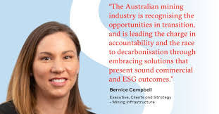 Kylie Collier's Instagram, Twitter & Facebook