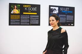 1976) je dcerou herců petra kostky a carmen mayerové. Tereza Kostkova Fotim Okamzik Pro Okamzik Centrum News