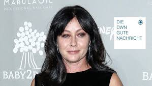 Er ist von shannen dohertys leistung derartig angetan, dass er für sie die fernsehserie unsere kleine farm verlängert und sie als schauspielerin integriert. Beverly Hills 90210 Star Shannen Doherty Wird 50
