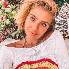 Nanette Fox's Instagram, Twitter & Facebook