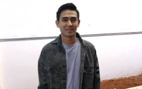 Pada 1995, jeremy thomas menikahi seorang desainer bernama ina indayanti atau yang kini dikenal dengan ina thomas. Dikira Mau Pindah Agama Axel Putra Jeremy Thomas Tegaskan Katolik Dari Lahir