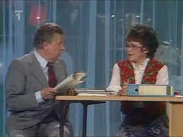 Jiřina bohdalová & vladimír dvořák ''redaktorka doktorka zorka horká'' 1981. Jirina Bohdalova Vladimir Dvorak Redaktorka Doktorka Zorka Horka 1981 Youtube Humor Film Talk Show