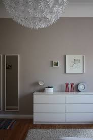 Kommode Im Schlafzimmer Schlafzimmer Kommode Wohnzimmerfarbe Zimmerdekoration