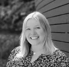 Anne Heaney's Instagram, Twitter & Facebook