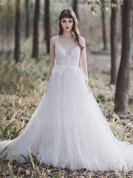 Hochzeitskleid eng spitze, die zudem noch hip aussehen, sind schwierig zu finden. Prinzessin A Linie Corsage Brautkleid Spaghettitrager Tull Spitze Schosschen Mit Schleppe