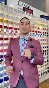 ¡Eleva tu outfit con un poco de color! 💼🌈