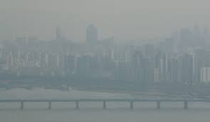 미세먼지 또는 분진(粉塵)은 눈에 보이지 않을 정도로 입자가 작은 먼지이다. í•œêµ­ ì´ˆë¯¸ì„¸ë¨¼ì§€ ì¤'êµ­ë°œì€ 32 êµ­ë‚´ì„œ 51 ë°œìƒ ì¤'ì•™ì¼ë³´