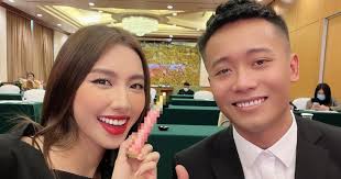 Rộ tin Hoa hậu Thuỳ Tiên có bạn trai đại gia, thuyền với Quang Linh tan  nát?